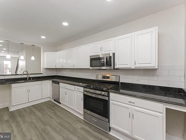 5426 Webster St — Photo 12