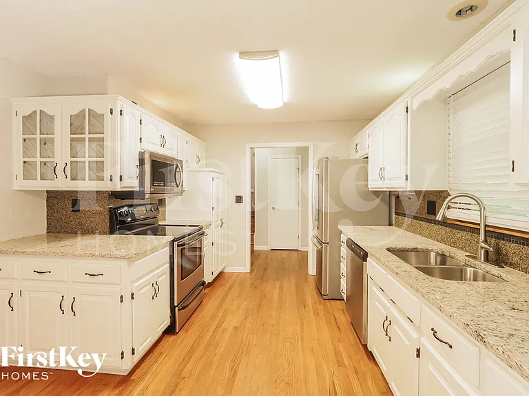 7357 N Rhode Ave — Photo 8