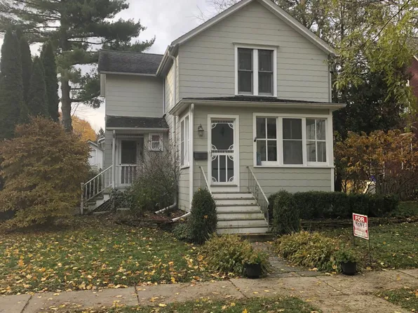 317 Broadway St, Libertyville, IL 60048