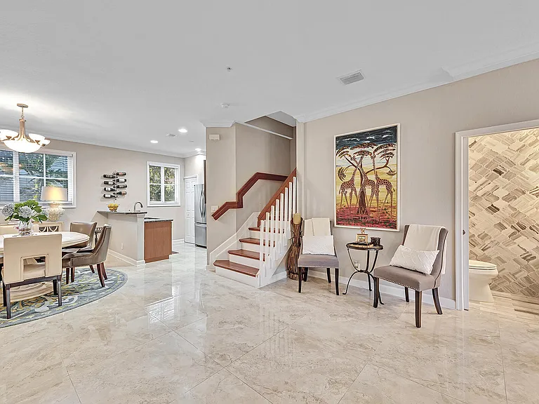 323 Bayfront Dr — Photo 6