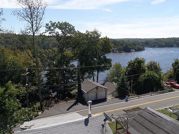 3rd image of 303 Lakeside Ave