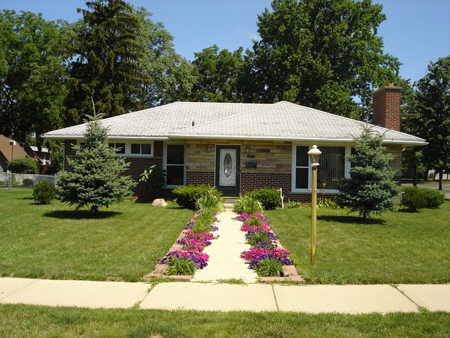 1st image of 1079 E Forest Ave