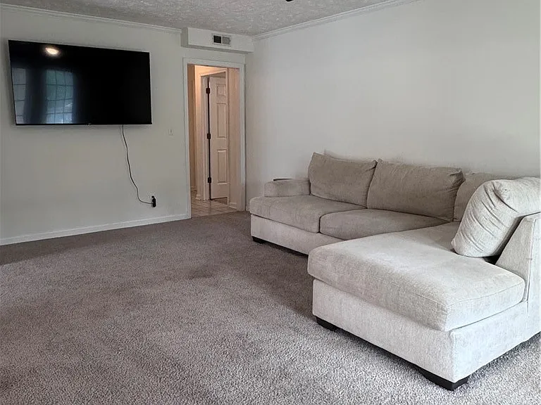 1535 Londonderry Pl — Photo 4