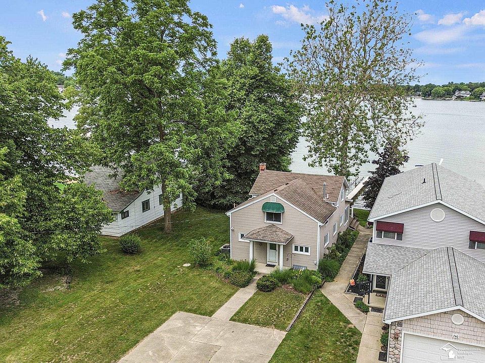 1st image of 736 Lakeview Dr