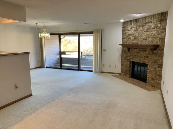 1100 50th St Unit 1202, West Des Moines, IA 50266