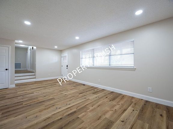5th image of 20 Linda Ln