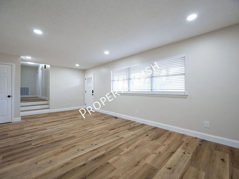 20 Linda Ln — Photo 5