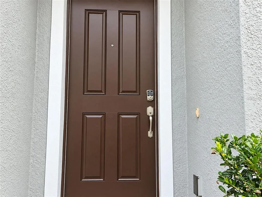 3 bed, 2.5 bath, 1702 sqft, $2,400 — Photo 2