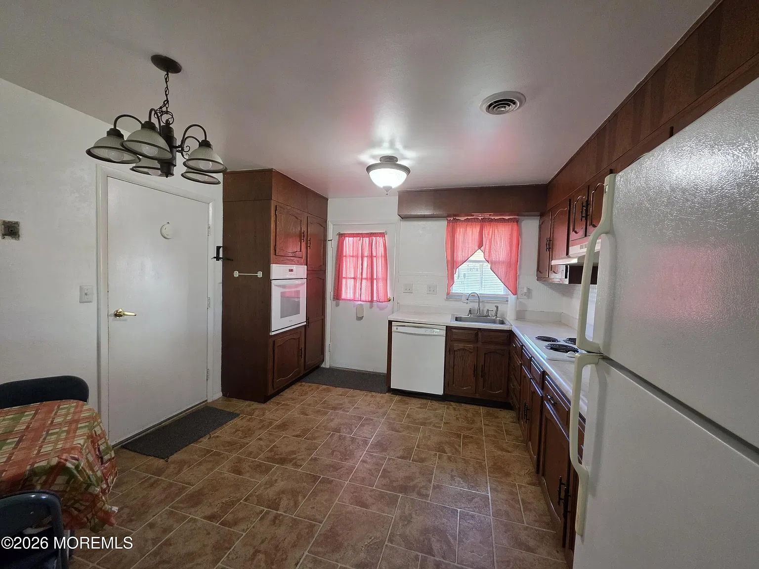2 bed, 1.5 bath, 1050 sqft, $1,800 — Photo 3