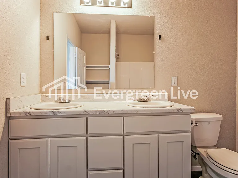 2807 Sebright Ave — Photo 12