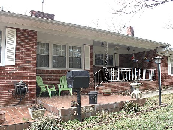 5th image of 105 Woodlawn Dr