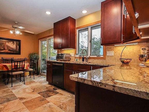 2nd image of 808 Everett Dr