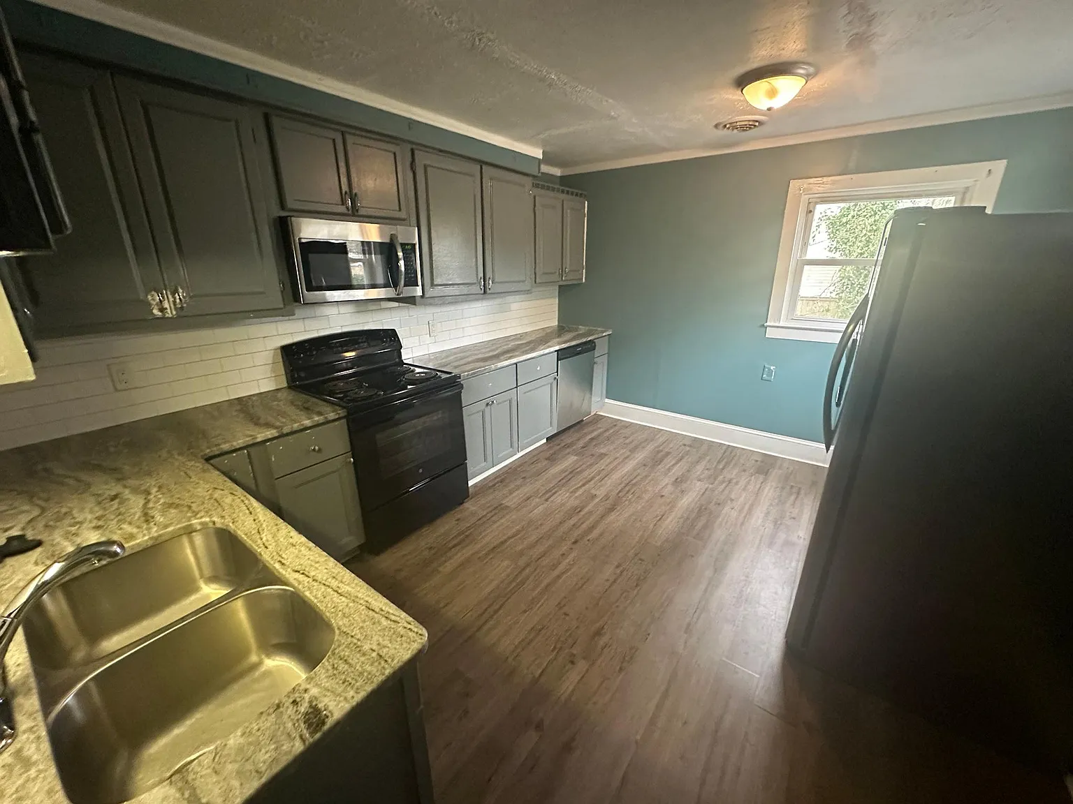 3 bed, 1479 sqft, $1,865 — Photo 2