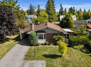 3 Domus Cres, Ottawa, ON K2H 6A3