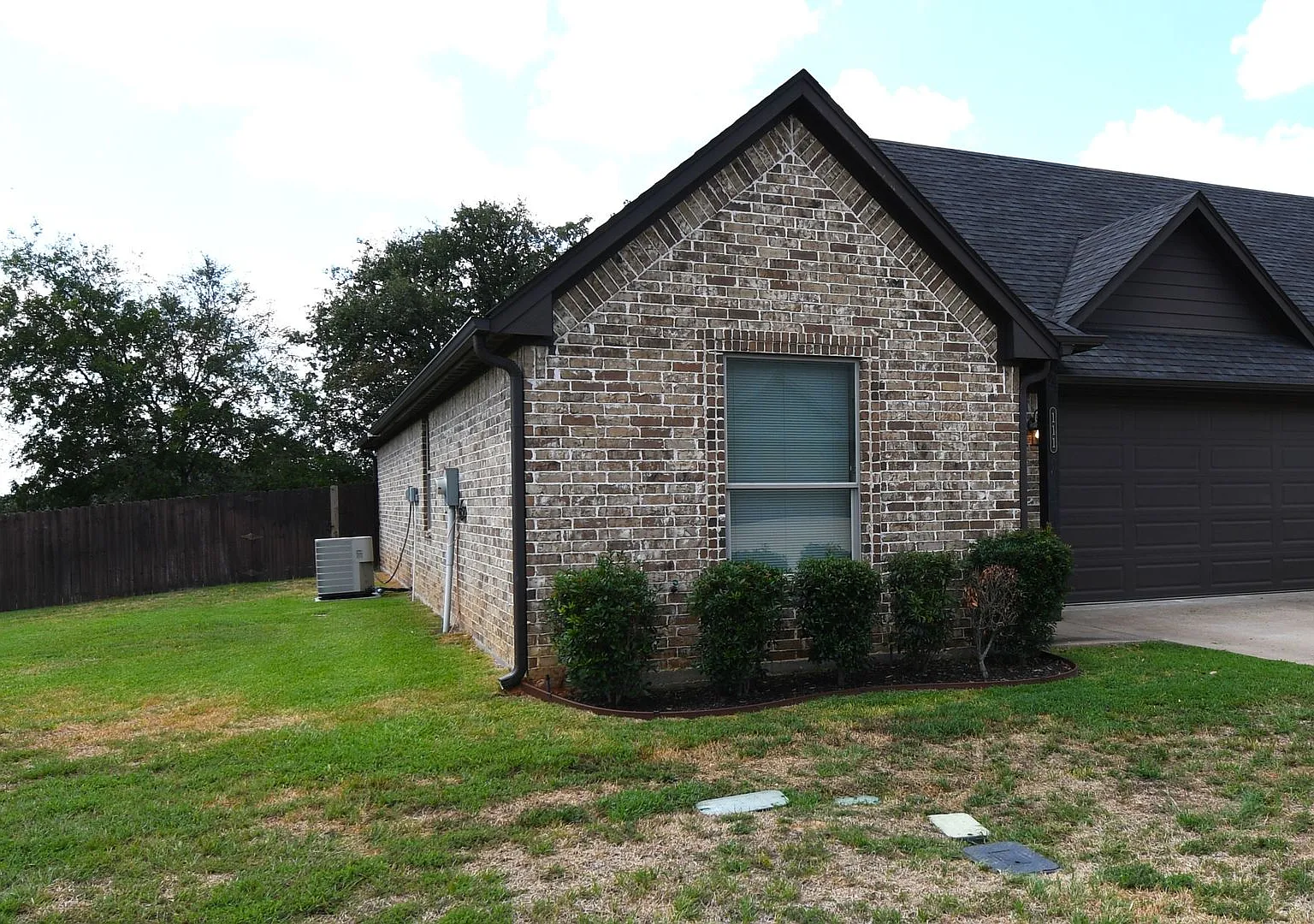 Limited Time Move-In Special: 1/2 Off One Month! Modern 3-Bedroom 2 Bath Duplex in South Tyler — Photo 3