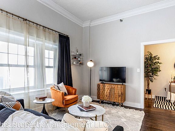 3rd image of 409 E Armour Blvd #201