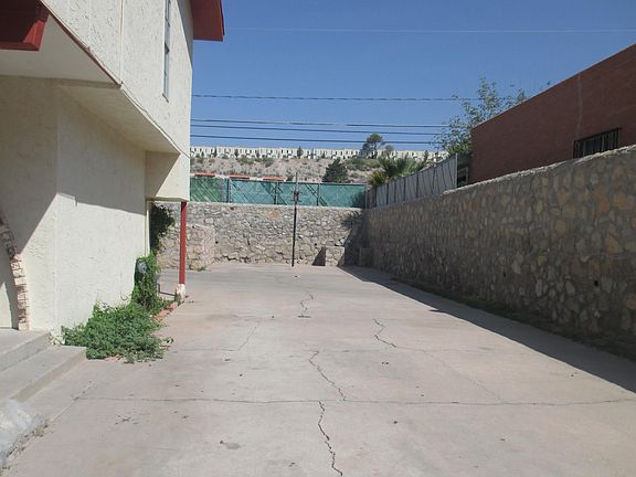 3rd image of 205 E Castellano Dr APT A
