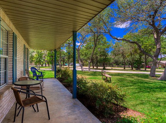 4th image of 108 Winding Oak Dr