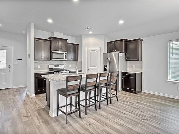 5th image of 2673 Abbey Rd