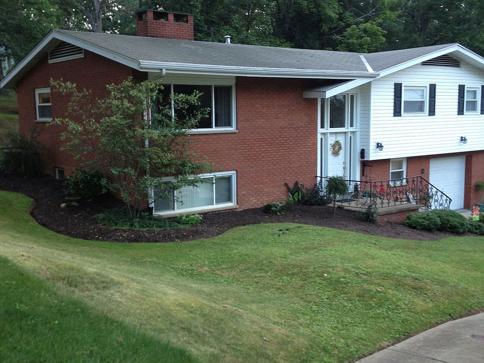 1319 Village Dr