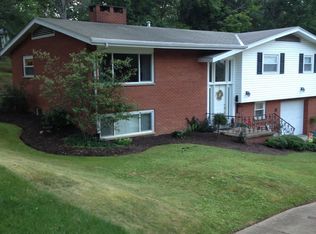 1319 Village Dr, South Charleston, WV 25309