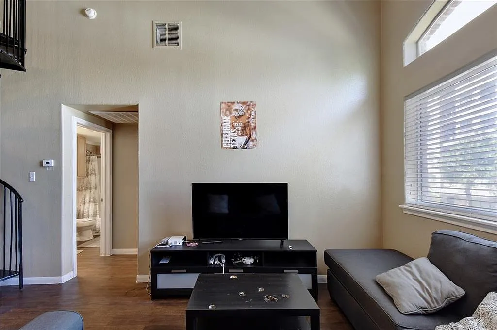 4 bed, 1460 sqft, $2,795 — Photo 3