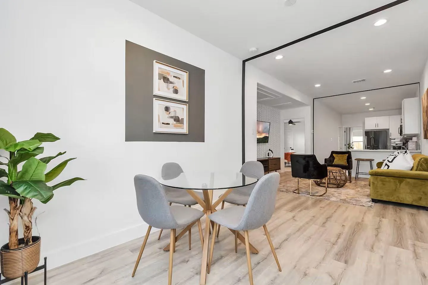 3 bed, 2.0 bath, 1140 sqft, $1,800 — Photo 4