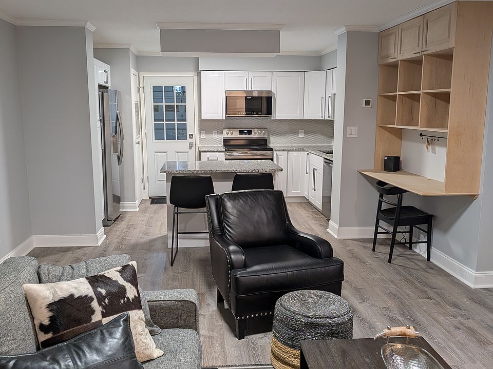 1st image of 5001 Grande Dr APT 212