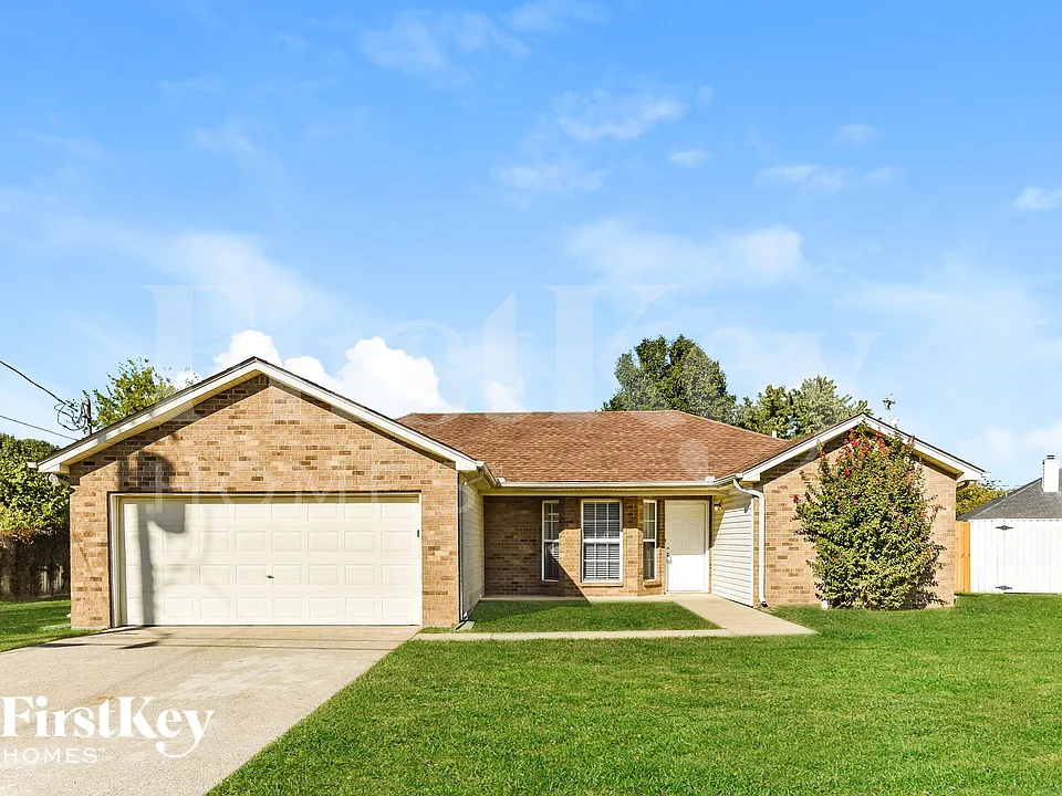 892 Lavergne Ln