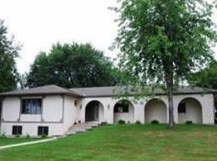 1030 Pierce St S, Shakopee, MN 55379