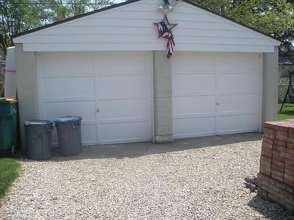 5th image of 291 Madison Dr W