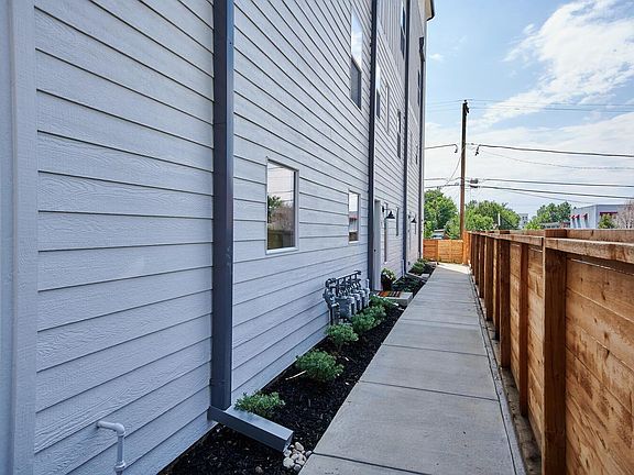 4th image of 2169 S Clermont St #3