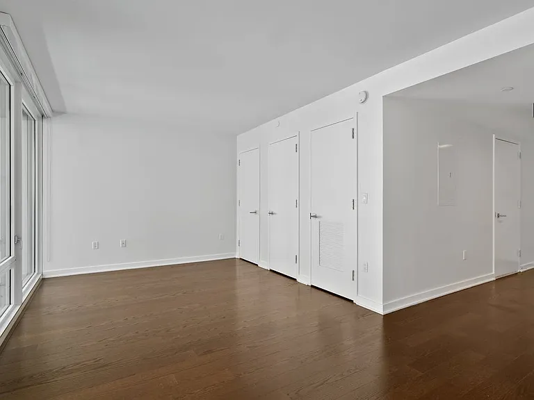400 W 113th St #208 — Photo 1