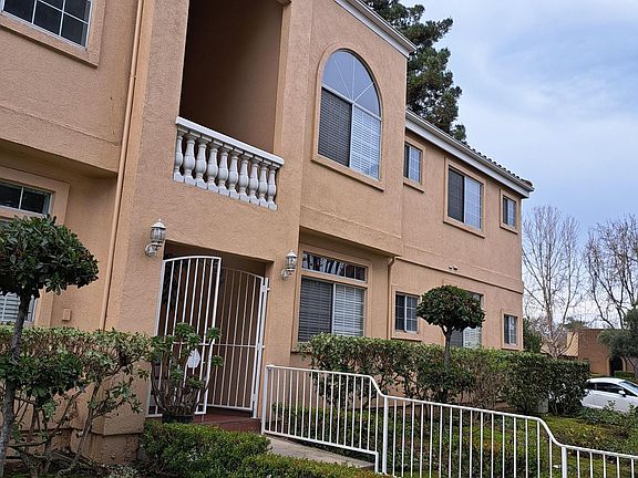 2nd image of 1102 S Winchester Blvd