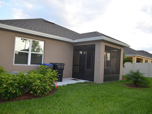 3rd image of 920 Forest Trace Cir