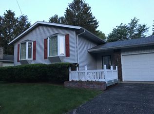 705 Piccadilly Rd, Kalamazoo, MI 49006