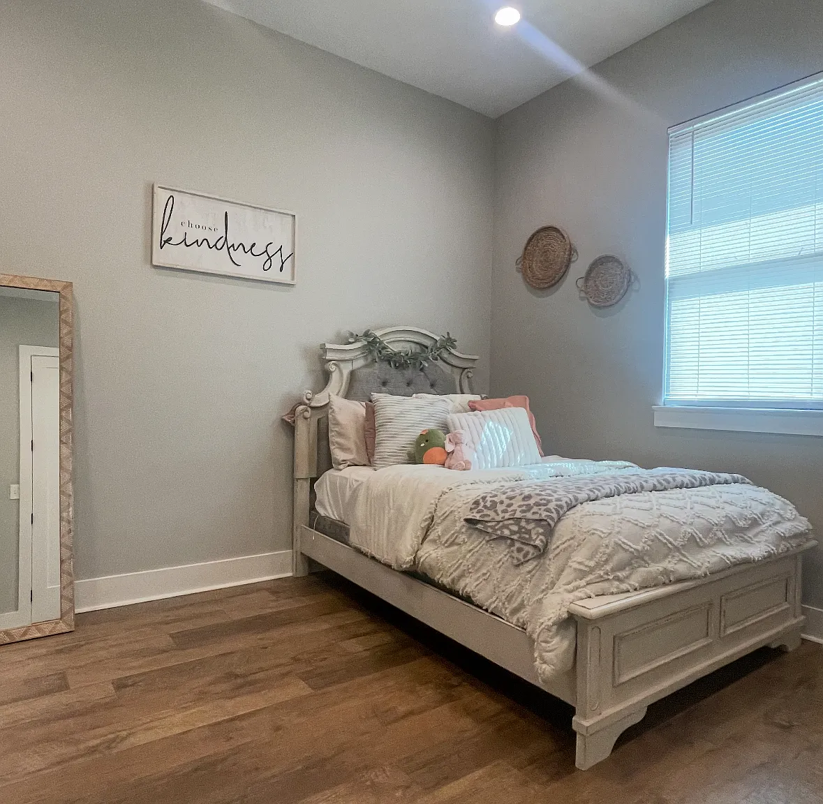 4 bed, 2342 sqft, $2,700 — Photo 3