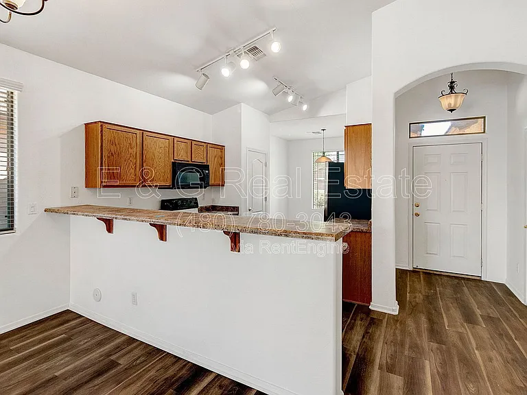 17228 W Elm St — Photo 10