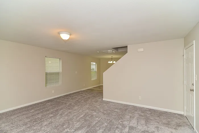 130 Dormont Dr NE — Photo 2