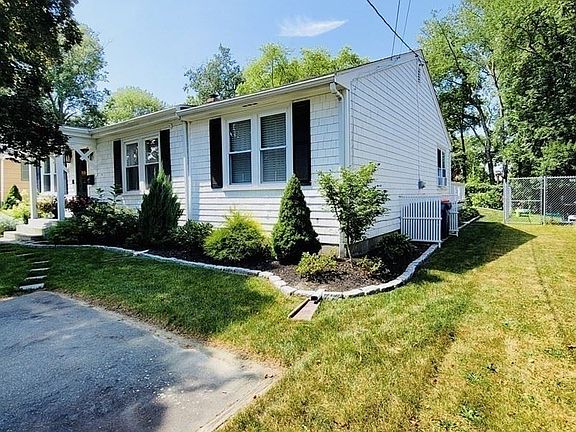 2nd image of 1129 Sassaquin Ave