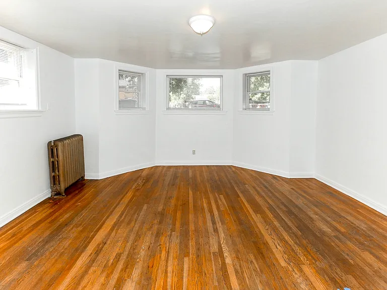 740 E Broadway #B-102 — Photo 4