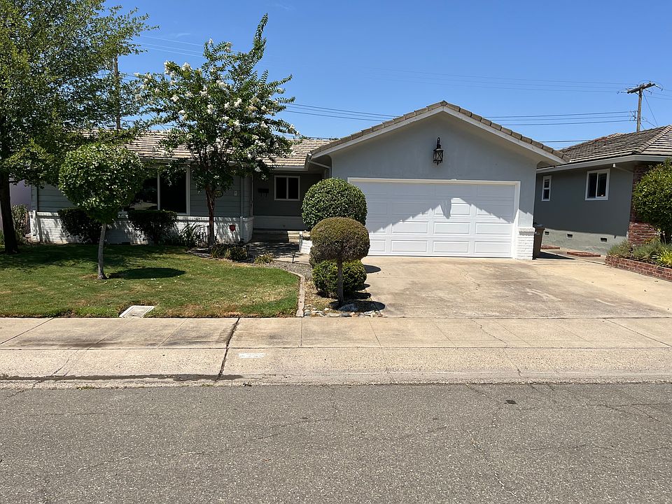 2nd image of 925 Tara Pl