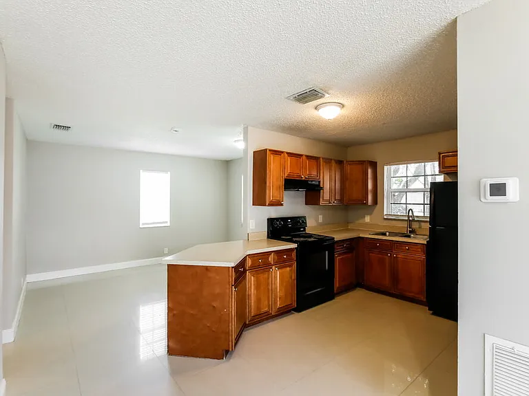 1558 NW 7th Ln — Photo 6