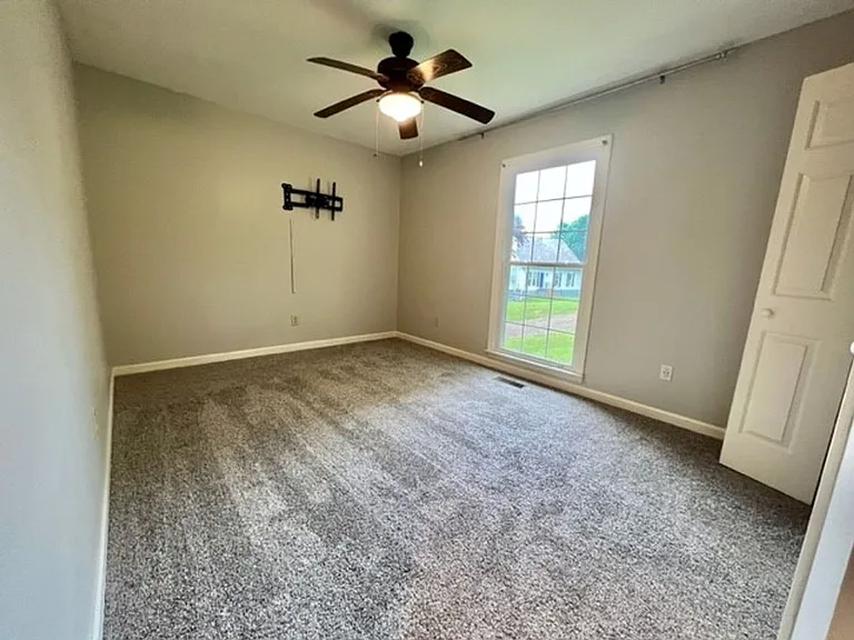 720 Eugenia Ct — Photo 16