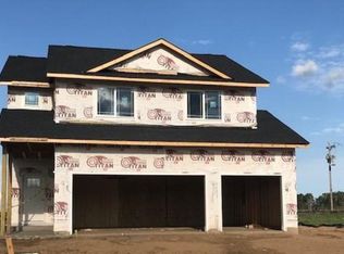 928 Moline Loop NW, Isanti, MN 55040