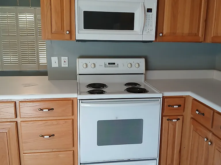 140 Horseshoe Dr — Photo 2