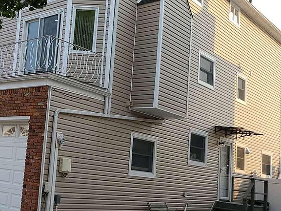 2nd image of 658 Travis Ave Floor 1