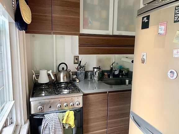 3rd image of 550 Evergreen Ave APT 2