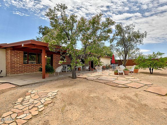 3rd image of 6061 N Panorama Dr