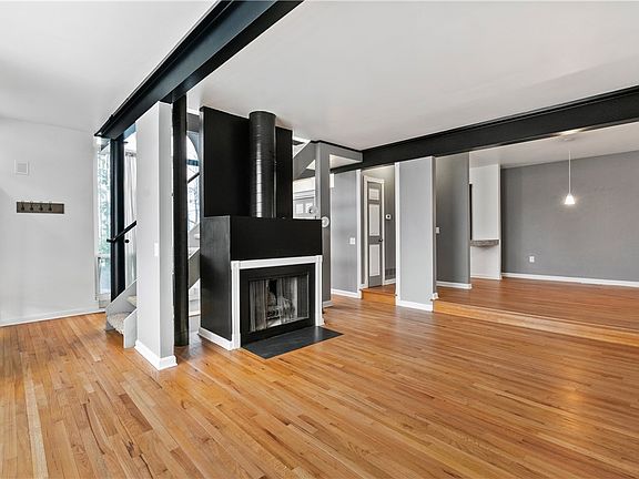 5th image of 675 College St #A